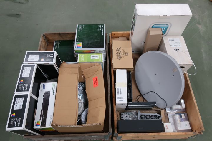397126-1 Parti med digitalboxar och tillbehör till digital-TV