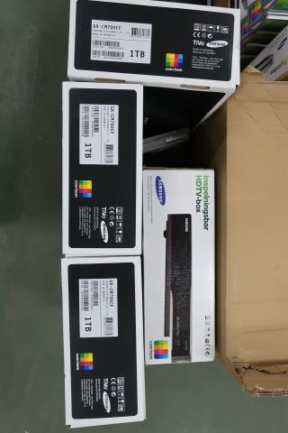 397126-6 Parti med digitalboxar och tillbehör till digital-TV