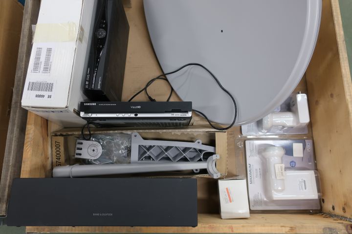 397126-11 Parti med digitalboxar och tillbehör till digital-TV