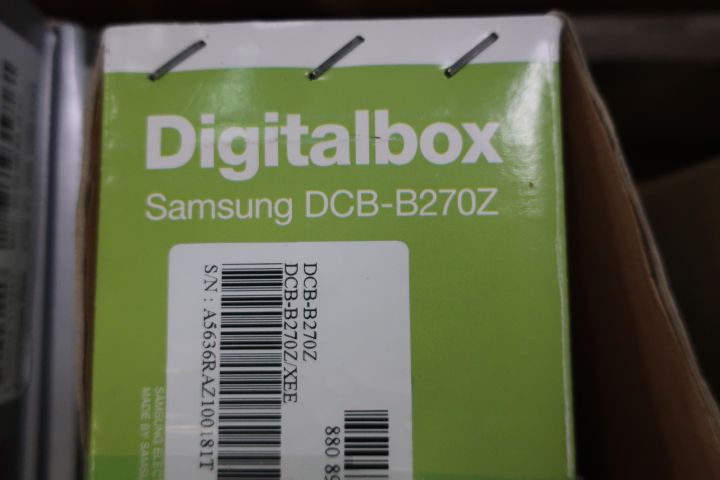 397126-10 Parti med digitalboxar och tillbehör till digital-TV