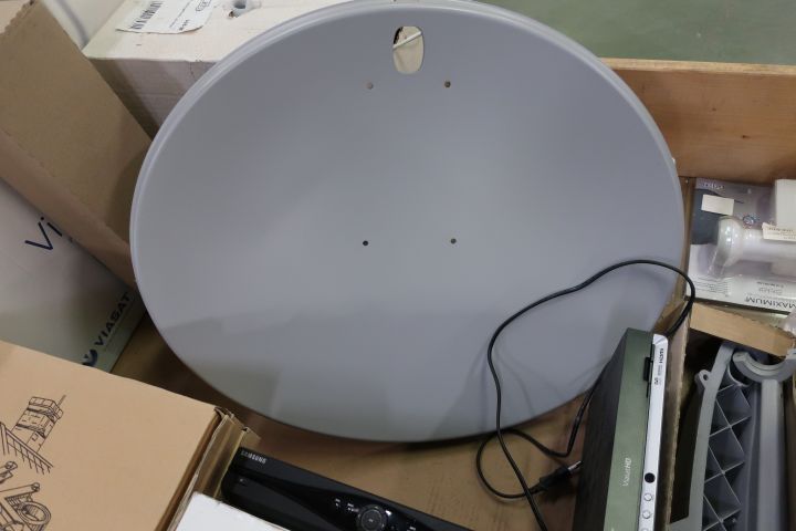 397126-17 Parti med digitalboxar och tillbehör till digital-TV