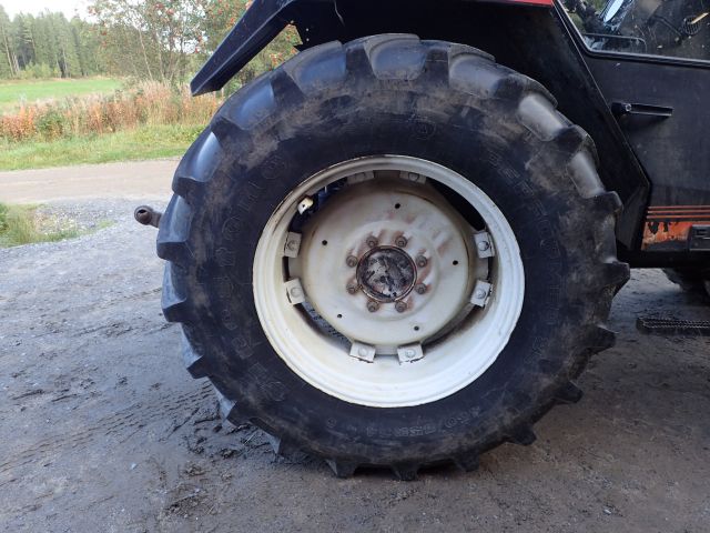 402628-9 VALMET 705 Jordbrukstraktor