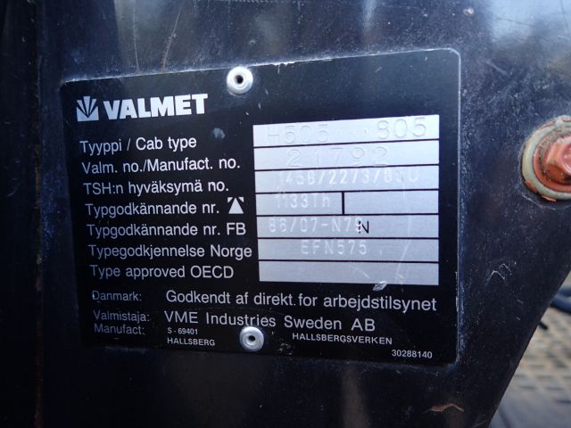 402628-64 VALMET 705 Jordbrukstraktor