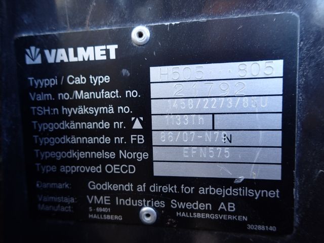 402628-87 VALMET 705 Jordbrukstraktor
