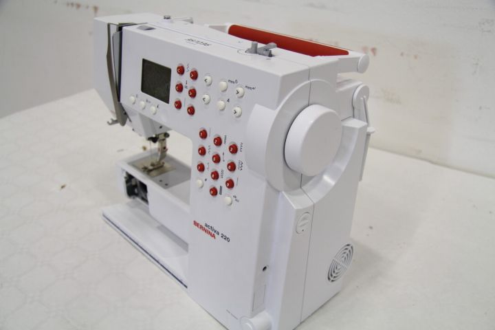 387236-1 Symaskin activa 220 från BERNINA