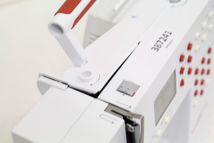 387241-3 Symaskin activa 220 från BERNINA