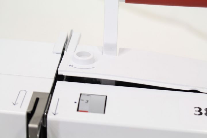 387241-4 Symaskin activa 220 från BERNINA