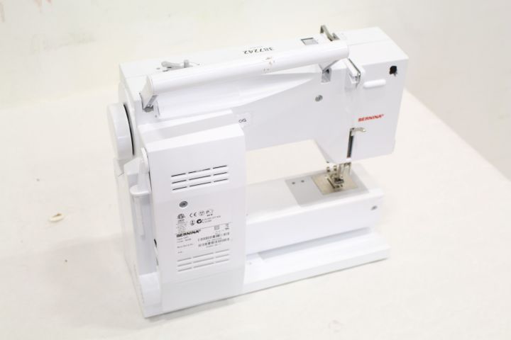 387242-5 Symaskin activa 210 från BERNINA