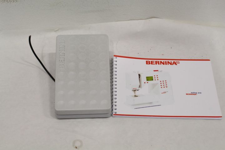 387242-6 Symaskin activa 210 från BERNINA