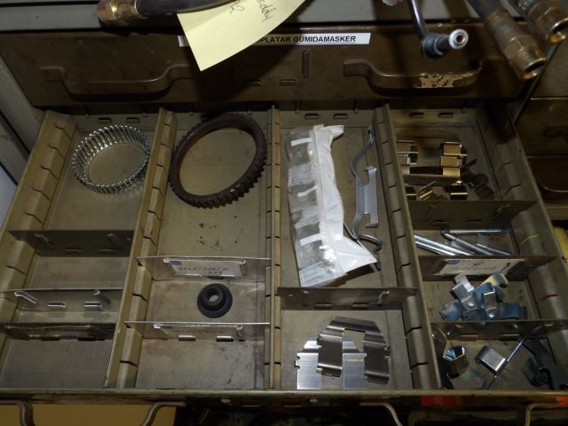 413235-5 Lots of carparts for Volkswagen etc.