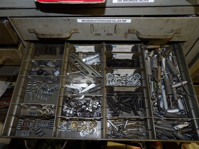 413235-8 Lots of carparts for Volkswagen etc.