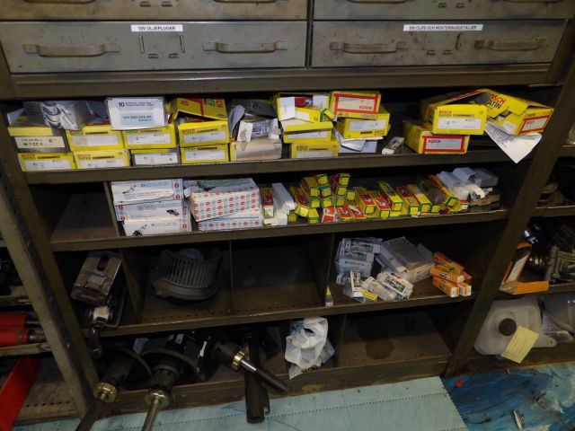413235-18 Lots of carparts for Volkswagen etc.
