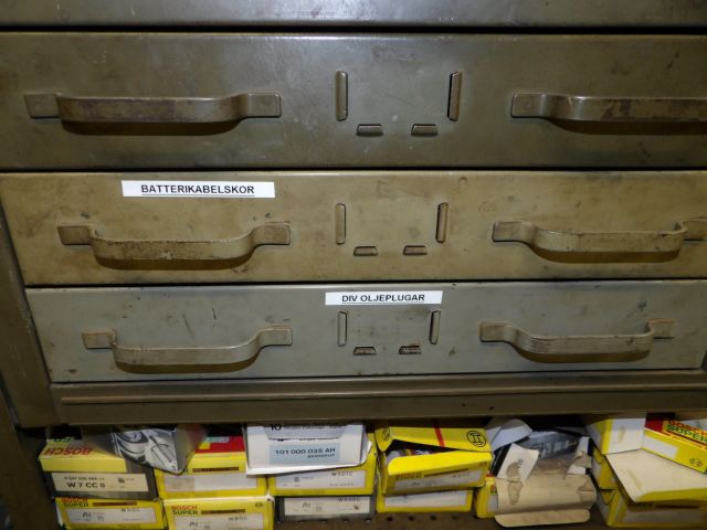 413235-19 Lots of carparts for Volkswagen etc.