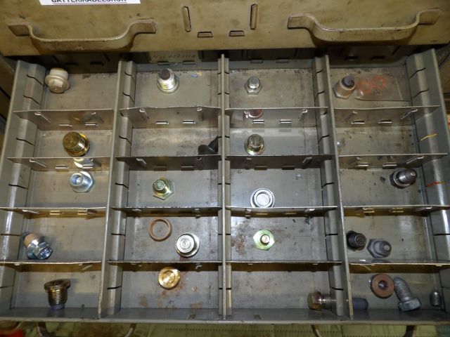 413235-20 Lots of carparts for Volkswagen etc.