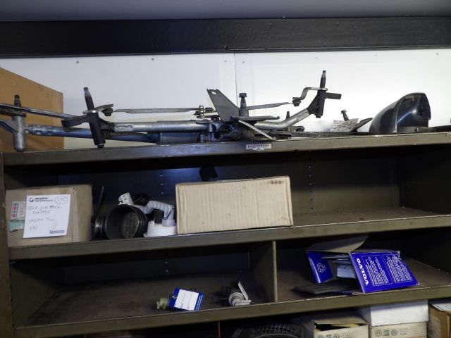 413235-22 Lots of carparts for Volkswagen etc.