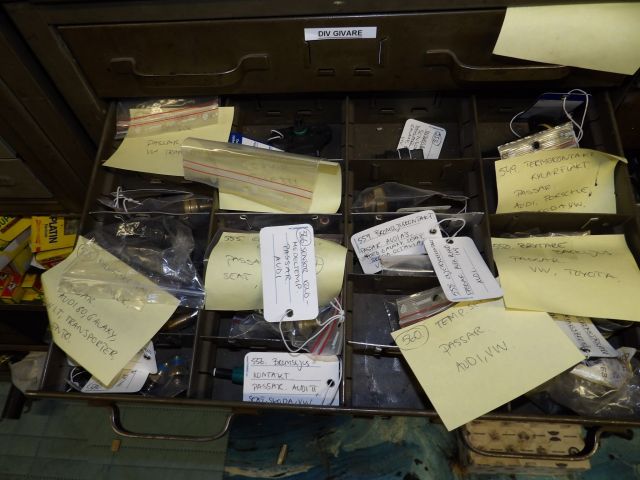 413235-26 Lots of carparts for Volkswagen etc.