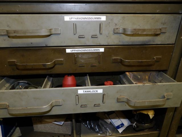 413235-28 Lots of carparts for Volkswagen etc.