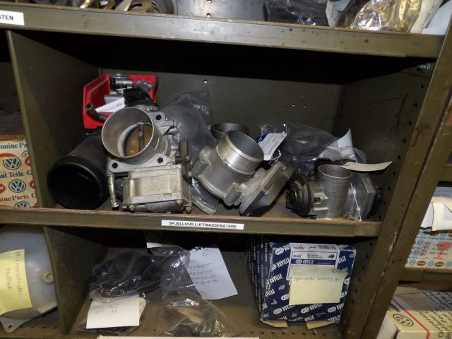 413235-29 Lots of carparts for Volkswagen etc.