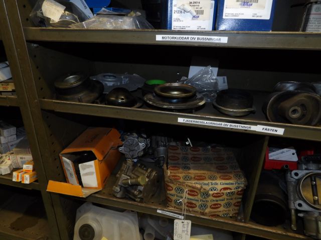 413235-30 Lots of carparts for Volkswagen etc.