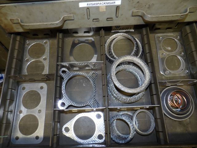 413235-35 Lots of carparts for Volkswagen etc.