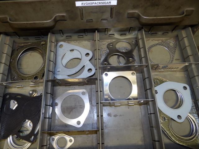 413235-36 Lots of carparts for Volkswagen etc.