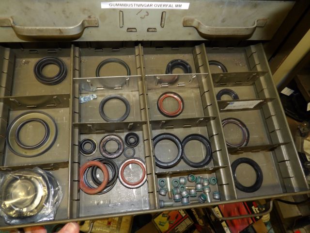 413235-40 Lots of carparts for Volkswagen etc.