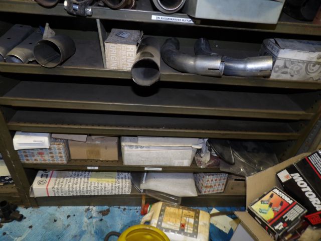 413235-42 Lots of carparts for Volkswagen etc.