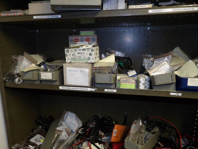 413235-44 Lots of carparts for Volkswagen etc.