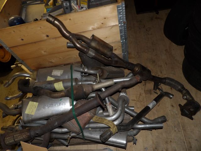 413235-46 Lots of carparts for Volkswagen etc.