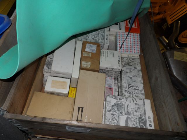 413235-47 Lots of carparts for Volkswagen etc.