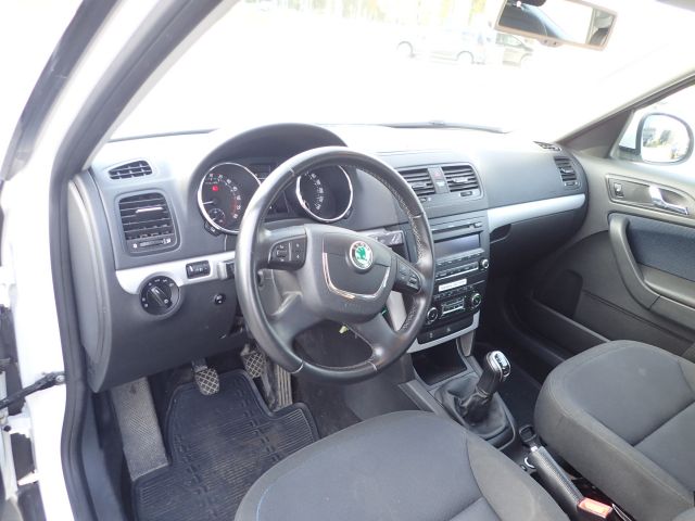 399867-41 Skoda Yeti 4x4 -12 Reg No: EGL 530