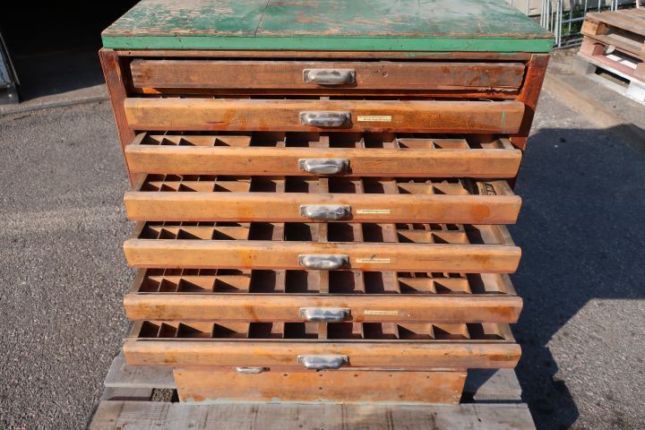 414956-2 Pharmacist cupboard