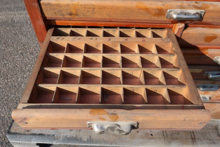 414956-4 Pharmacist cupboard