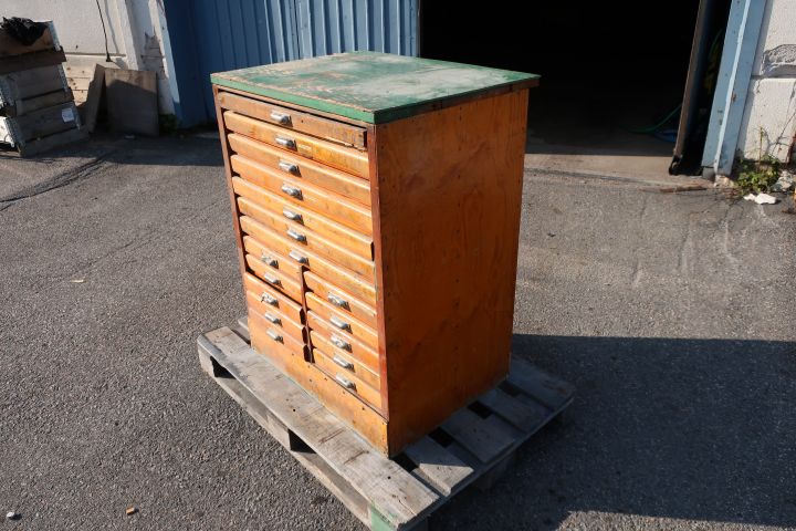 414956-7 Pharmacist cupboard