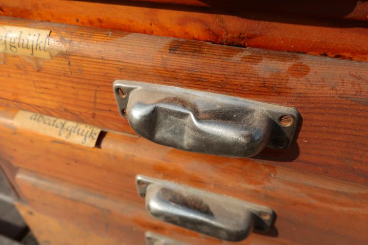 414956-8 Pharmacist cupboard