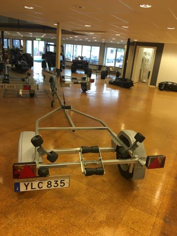 417539-1 Unbraked ES600U boat trailer Easyline.