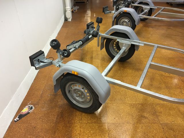 417539-3 Unbraked ES600U boat trailer Easyline.