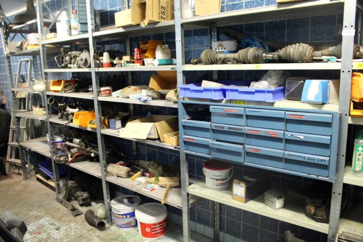 392950-1 Lagerhyllor 5 sektioner med innehåll (bildelar)