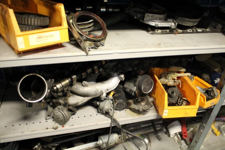 392950-5 Lagerhyllor 5 sektioner med innehåll (bildelar)