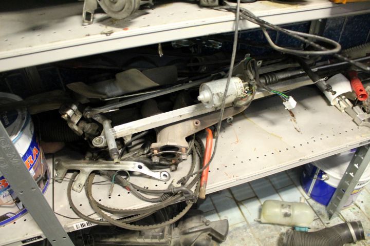 392950-6 Lagerhyllor 5 sektioner med innehåll (bildelar)