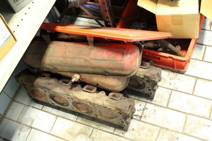 392950-13 Lagerhyllor 5 sektioner med innehåll (bildelar)