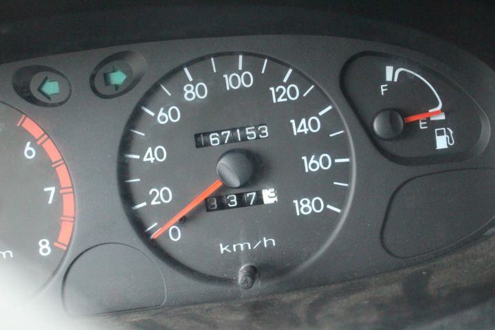 392956-2 Hyundai H-1 2,4 9-sits -1998 (112hk, 16715mil)