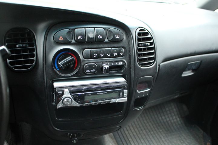 392956-3 Hyundai H-1 2,4 9-sits -1998 (112hk, 16715mil)