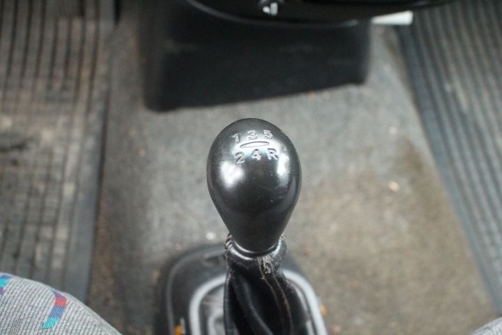 392956-4 Hyundai H-1 2,4 9-sits -1998 (112hk, 16715mil)