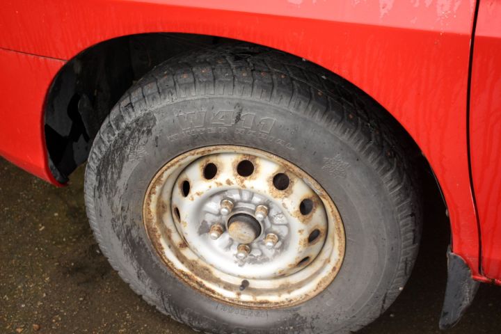 392956-8 Hyundai H-1 2,4 9-sits -1998 (112hk, 16715mil)