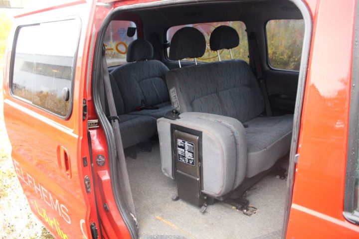 392956-11 Hyundai H-1 2,4 9-sits -1998 (112hk, 16715mil)