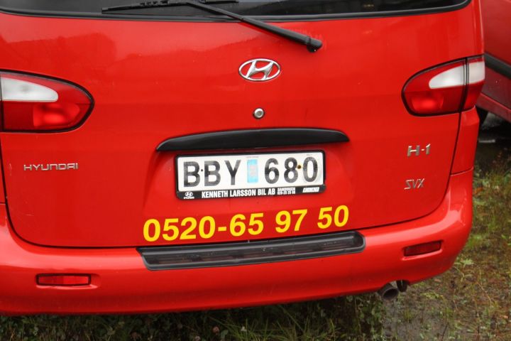 392956-13 Hyundai H-1 2,4 9-sits -1998 (112hk, 16715mil)