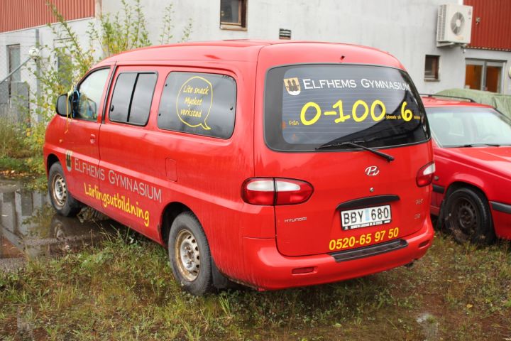 392956-14 Hyundai H-1 2,4 9-sits -1998 (112hk, 16715mil)