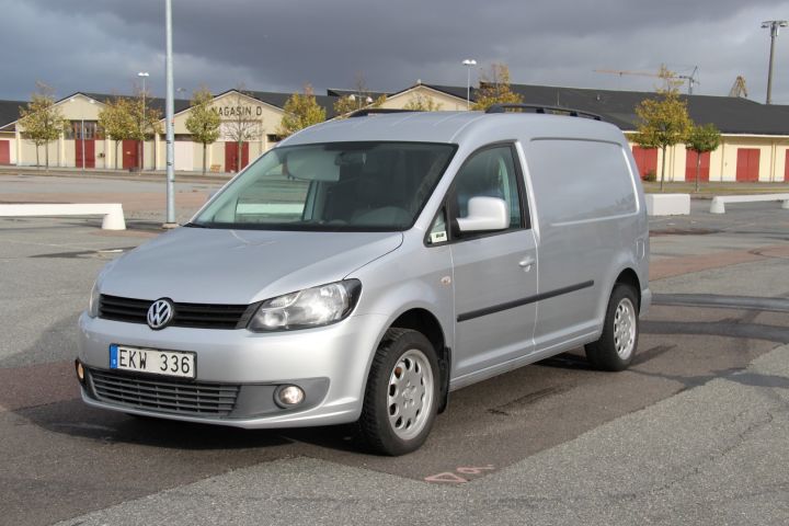 423989-1 VW Caddy 1.6 TDI Maxi skåp DSG Automat (102hk, 17435mil) (rep.objekt)