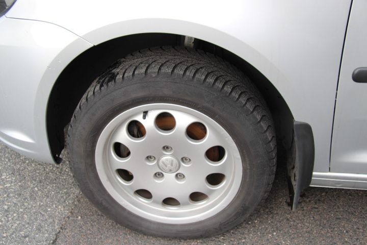 423989-10 VW Caddy 1.6 TDI Maxi skåp DSG Automat (102hk, 17435mil) (rep.objekt)